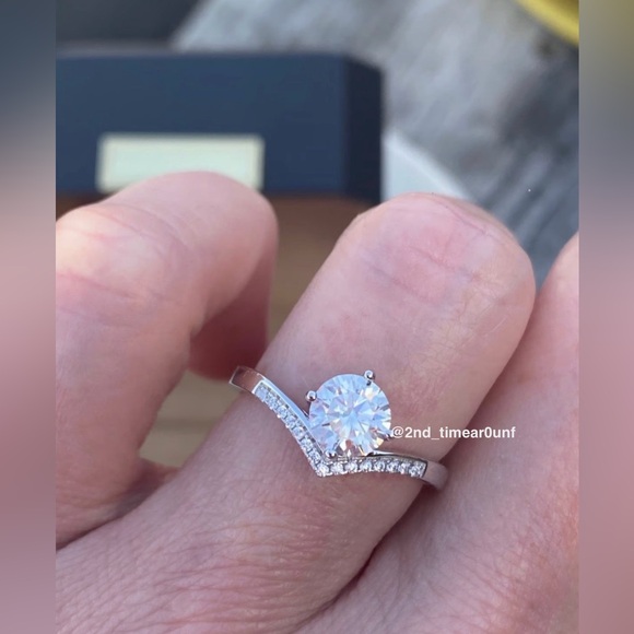 1 ct Moissanite Round Solitaire V Band Ring